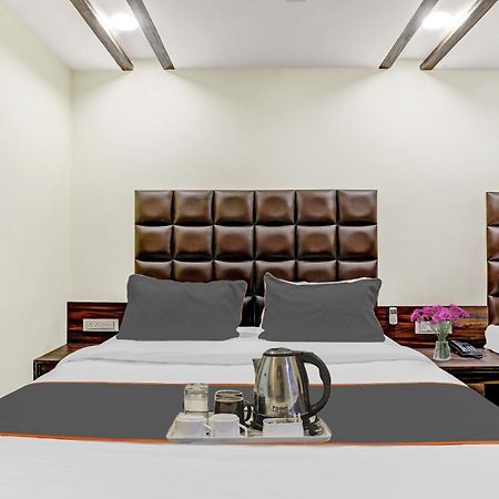Collection O Laxmi Kuber Hotel Utran Ngoại thất bức ảnh