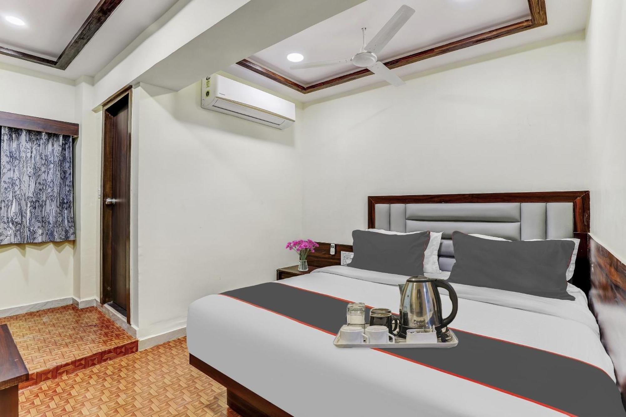 Collection O Laxmi Kuber Hotel Utran Ngoại thất bức ảnh