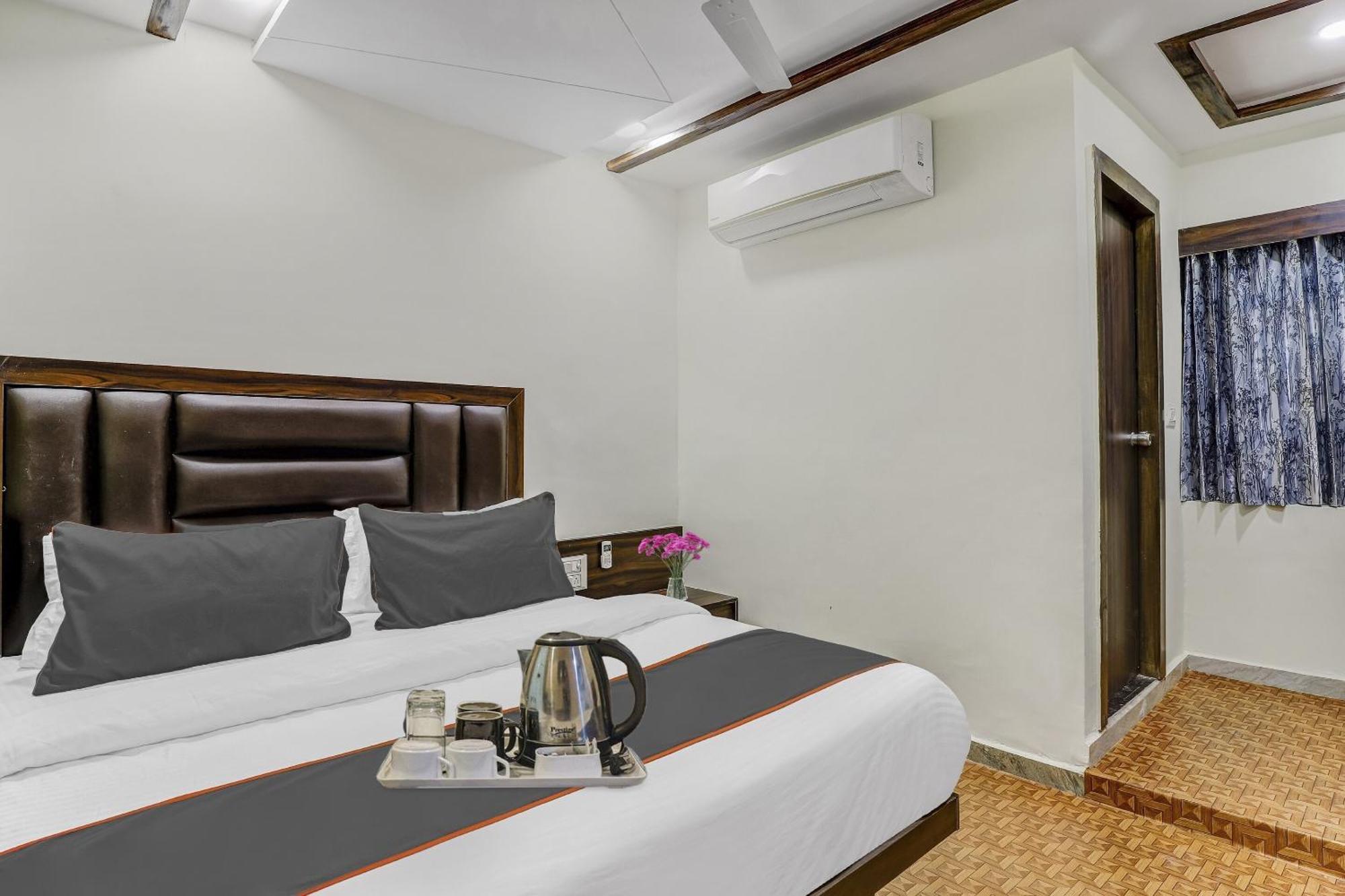 Collection O Laxmi Kuber Hotel Utran Ngoại thất bức ảnh