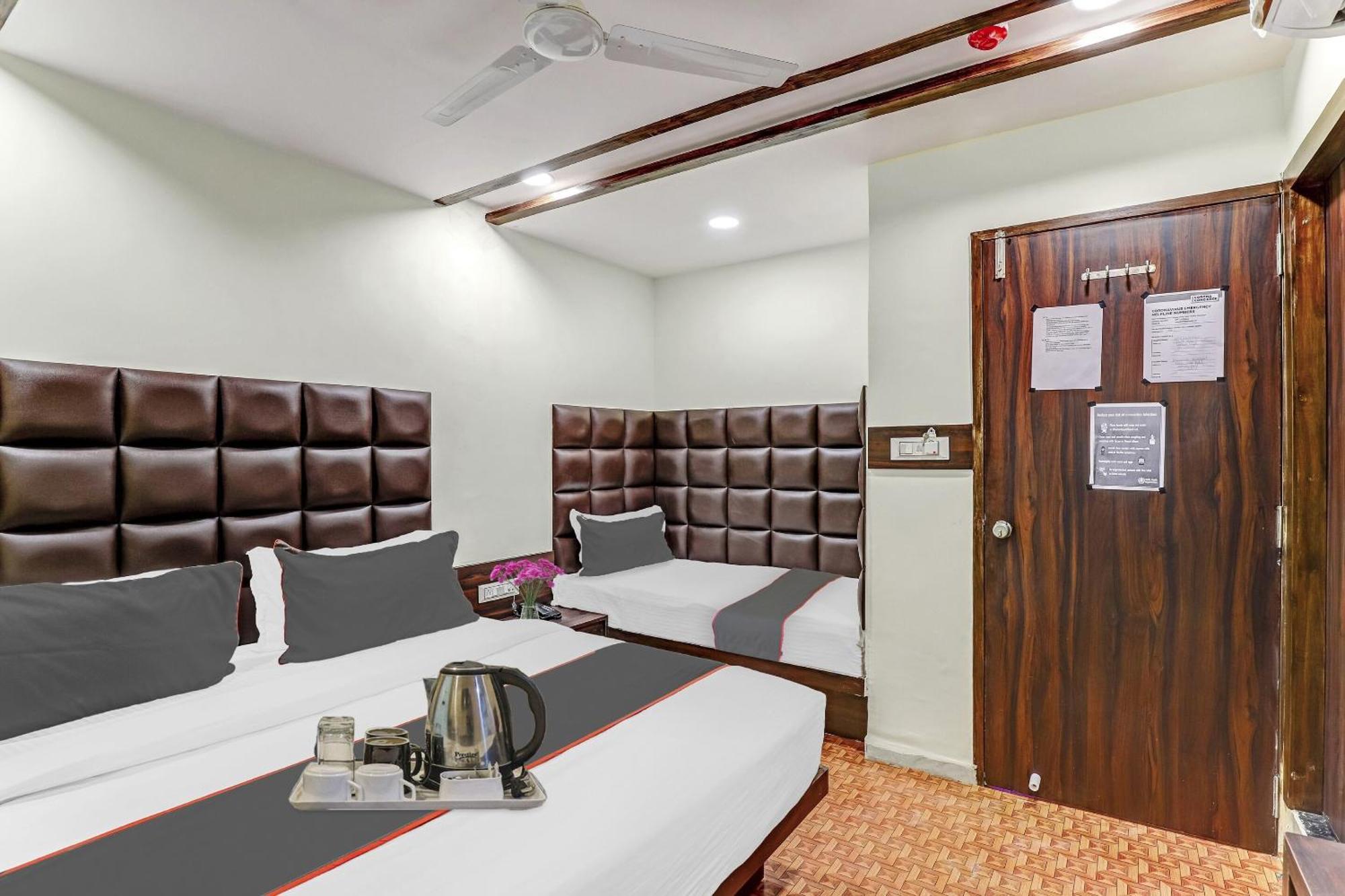 Collection O Laxmi Kuber Hotel Utran Ngoại thất bức ảnh