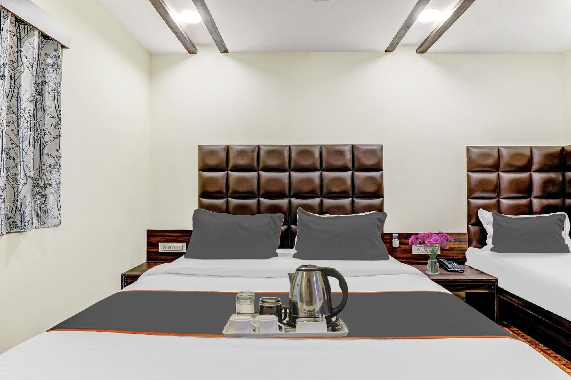 Collection O Laxmi Kuber Hotel Utran Ngoại thất bức ảnh