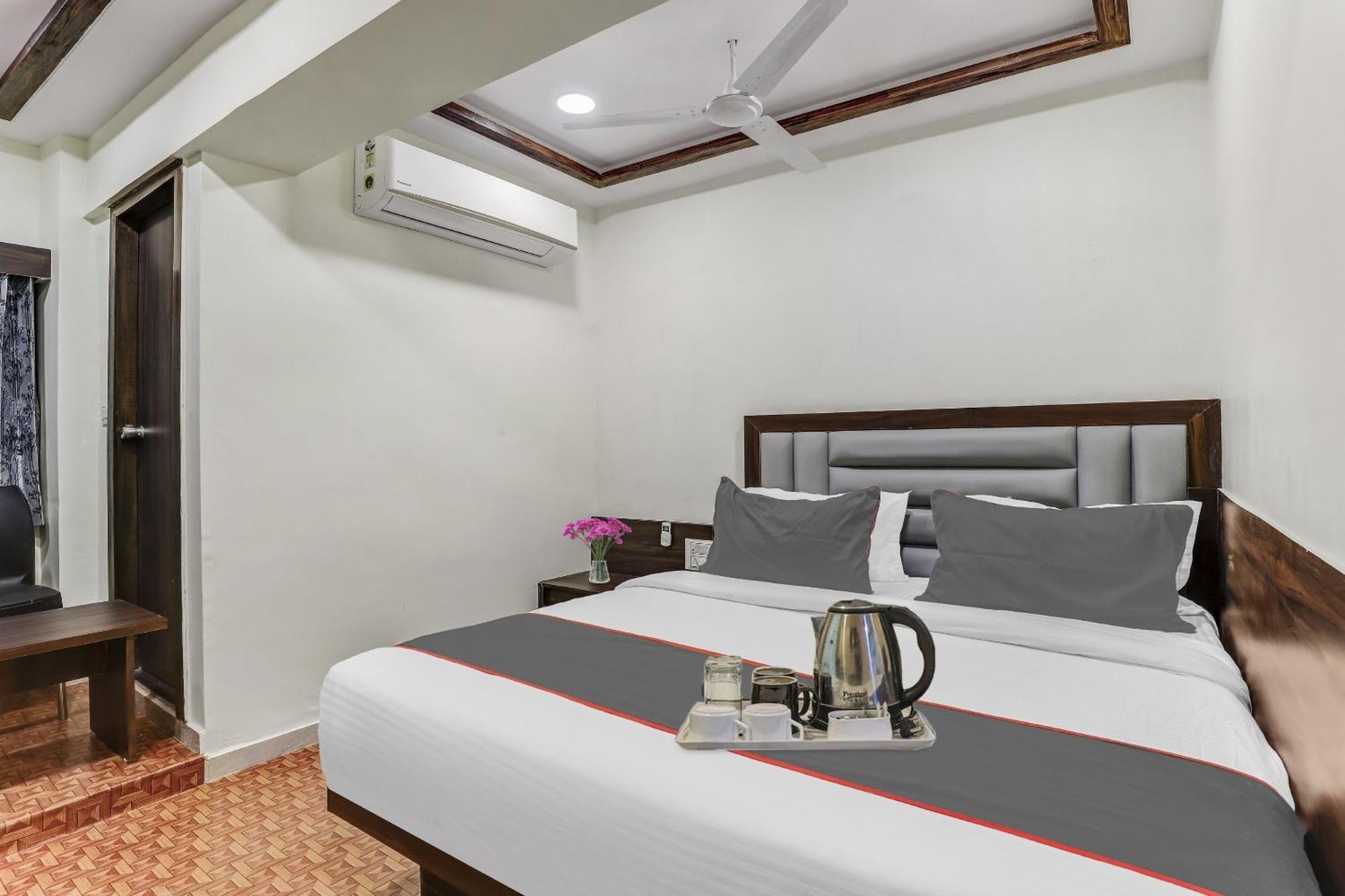Collection O Laxmi Kuber Hotel Utran Ngoại thất bức ảnh