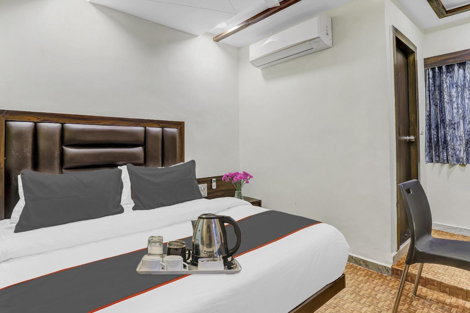 Collection O Laxmi Kuber Hotel Utran Ngoại thất bức ảnh